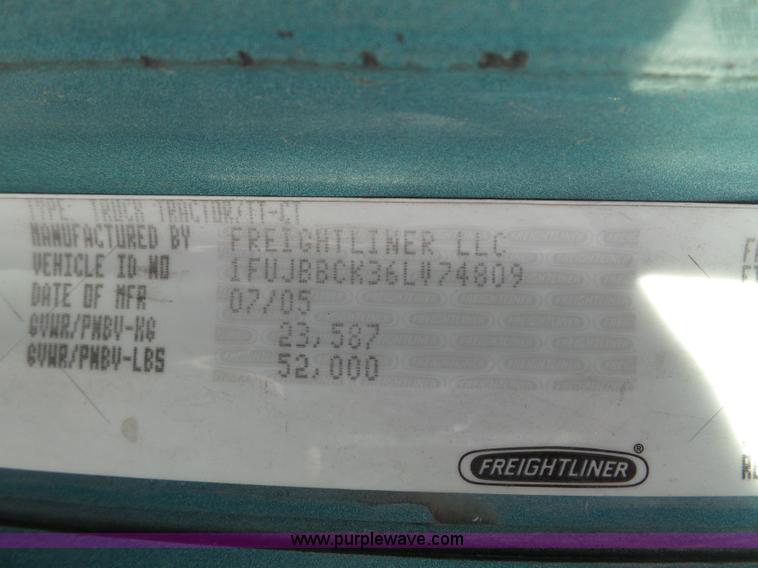 image for item BN9432 2006 Freightliner Century Class ST120 semi truck