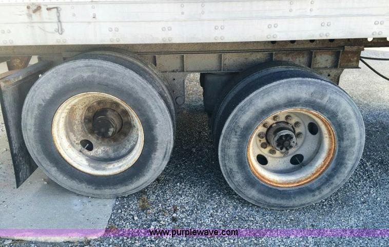 image for item D1775 1995 Fruehauf dry van trailer
