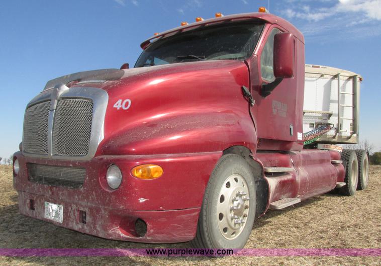 image for item H1111 1998 Kenworth T2000 semi truck