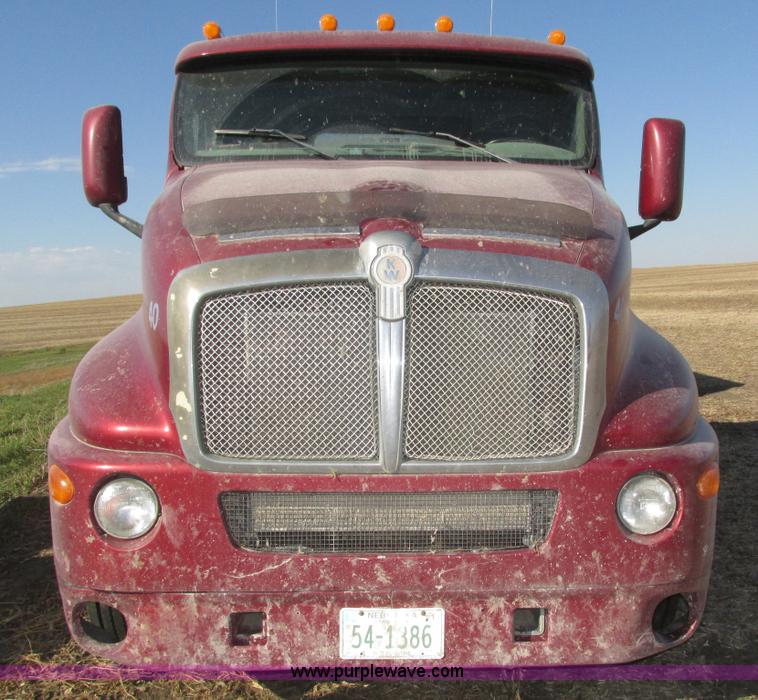 image for item H1111 1998 Kenworth T2000 semi truck