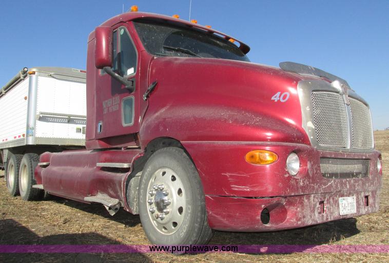 image for item H1111 1998 Kenworth T2000 semi truck