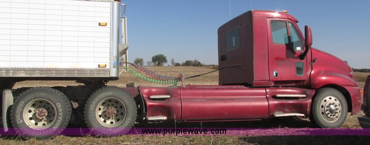 image for item H1111 1998 Kenworth T2000 semi truck