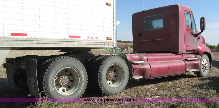 image for item H1111 1998 Kenworth T2000 semi truck