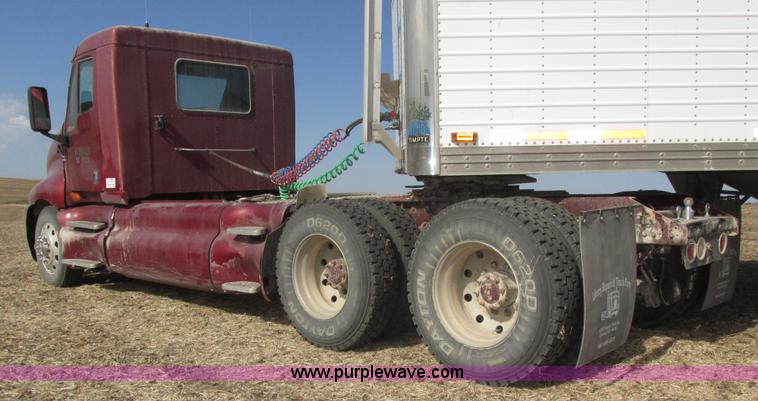 image for item H1111 1998 Kenworth T2000 semi truck