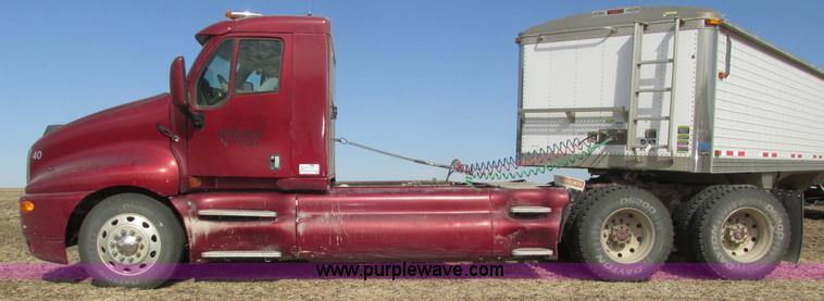image for item H1111 1998 Kenworth T2000 semi truck