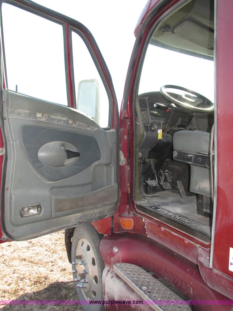 image for item H1111 1998 Kenworth T2000 semi truck