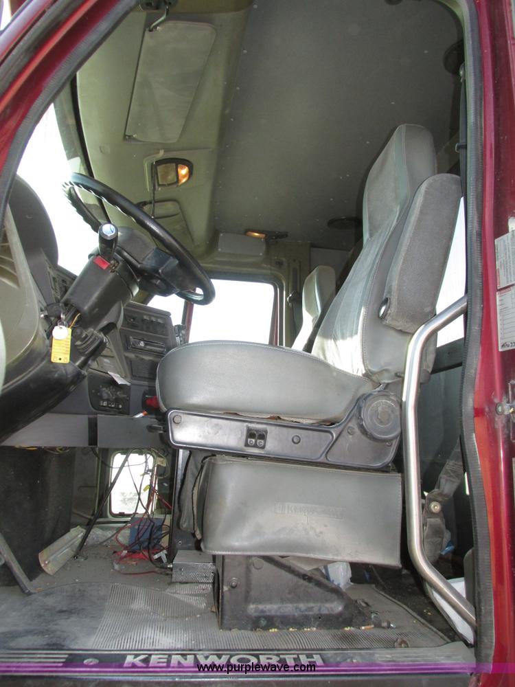 image for item H1111 1998 Kenworth T2000 semi truck