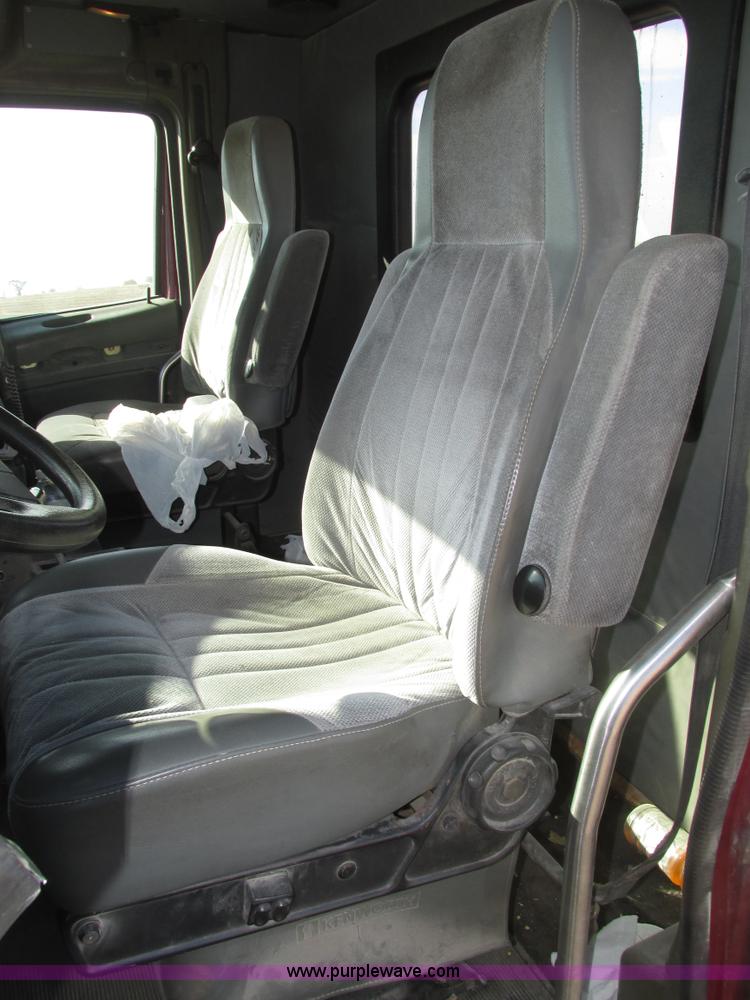 image for item H1111 1998 Kenworth T2000 semi truck