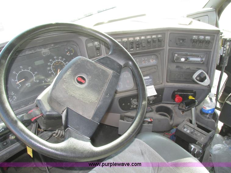 image for item H1111 1998 Kenworth T2000 semi truck