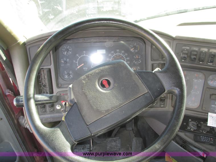 image for item H1111 1998 Kenworth T2000 semi truck