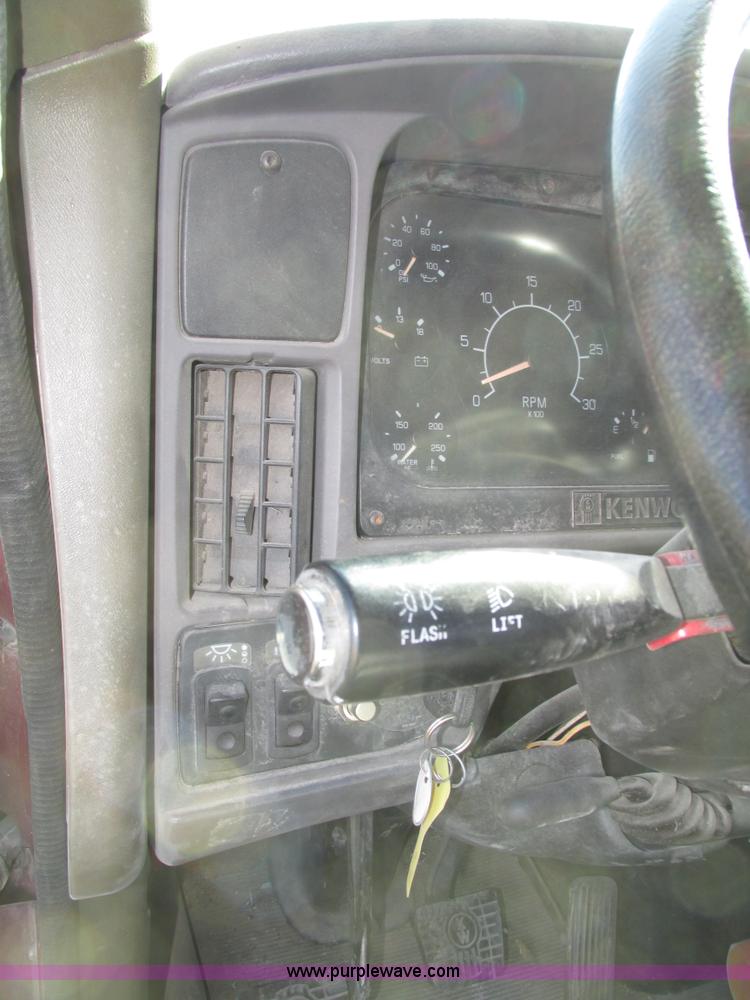 image for item H1111 1998 Kenworth T2000 semi truck