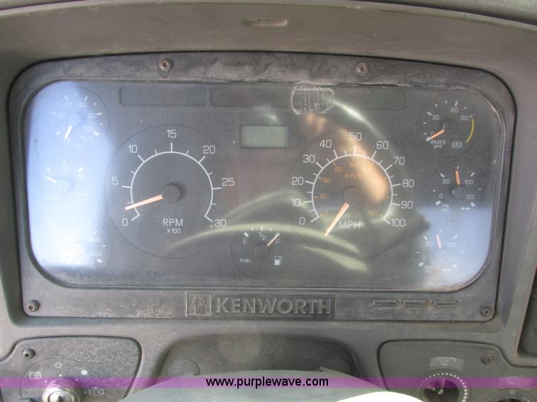 image for item H1111 1998 Kenworth T2000 semi truck