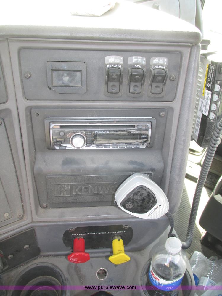 image for item H1111 1998 Kenworth T2000 semi truck