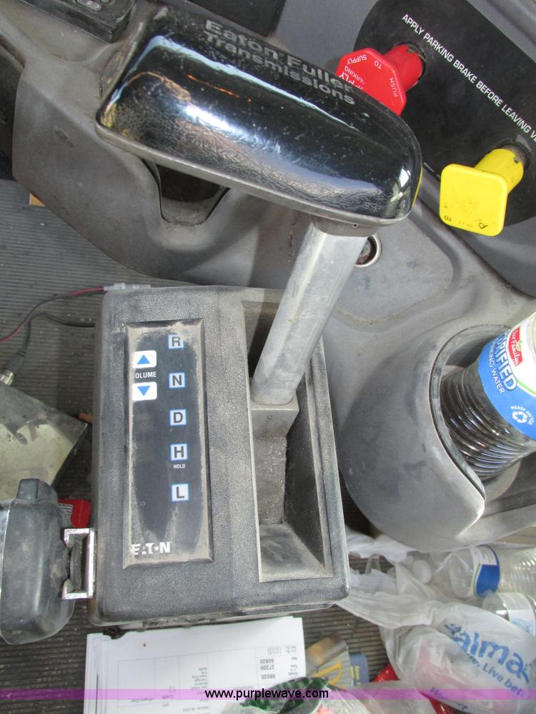 image for item H1111 1998 Kenworth T2000 semi truck