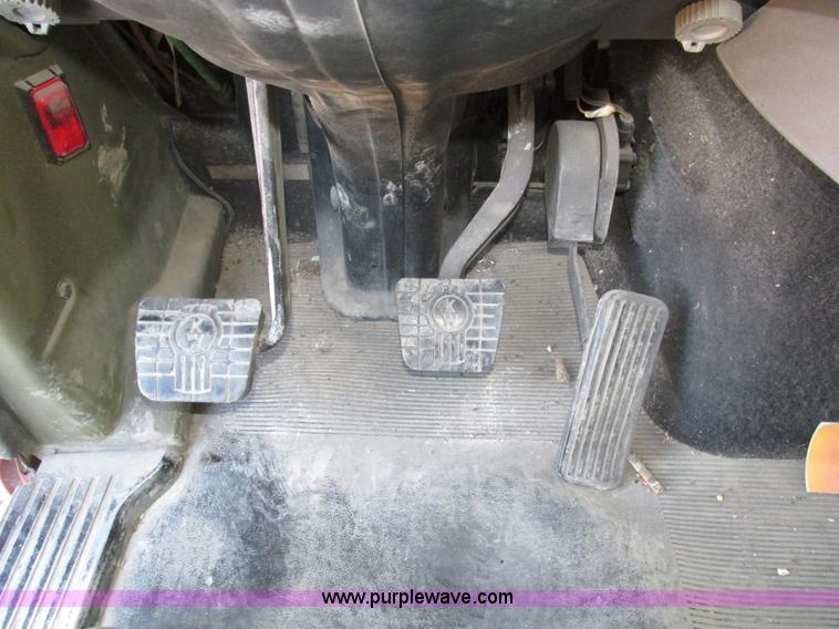 image for item H1111 1998 Kenworth T2000 semi truck