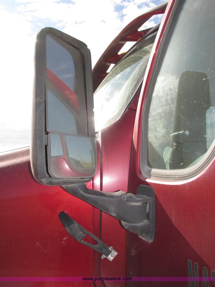 image for item H1111 1998 Kenworth T2000 semi truck