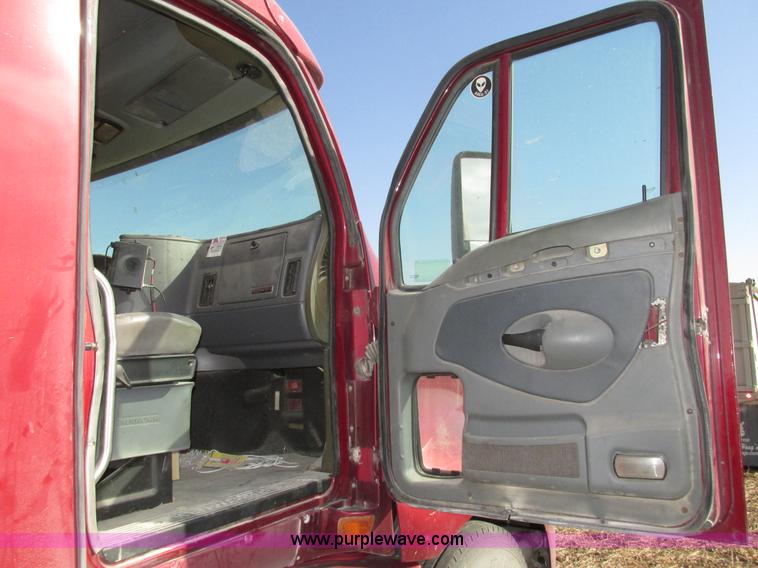 image for item H1111 1998 Kenworth T2000 semi truck