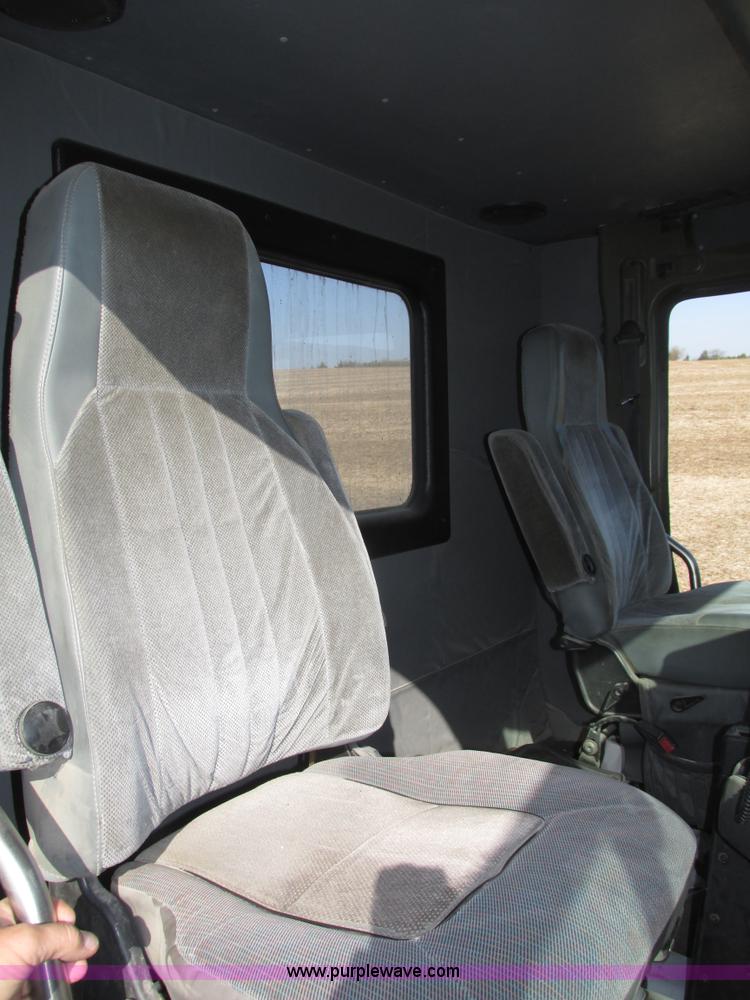 image for item H1111 1998 Kenworth T2000 semi truck