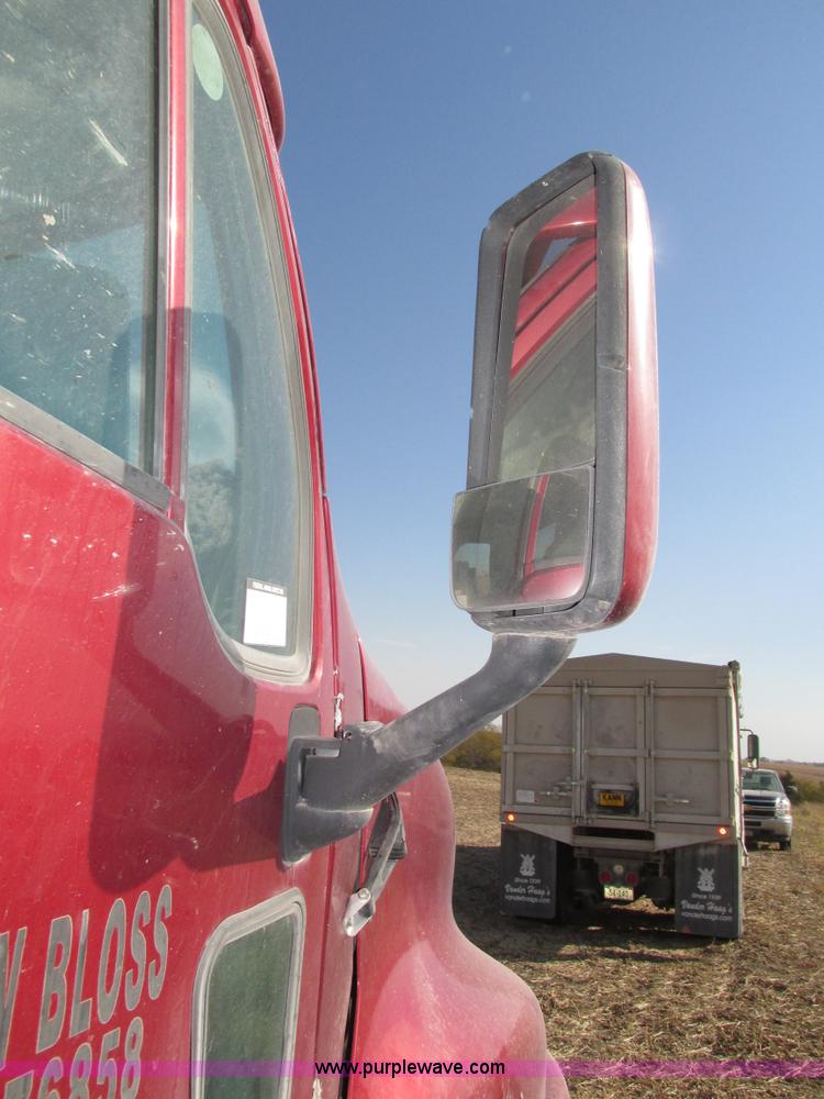 image for item H1111 1998 Kenworth T2000 semi truck