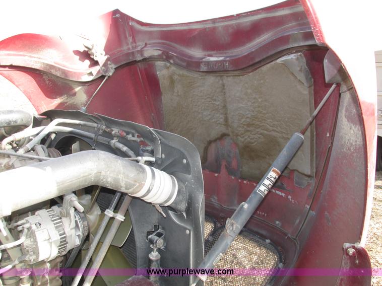 image for item H1111 1998 Kenworth T2000 semi truck