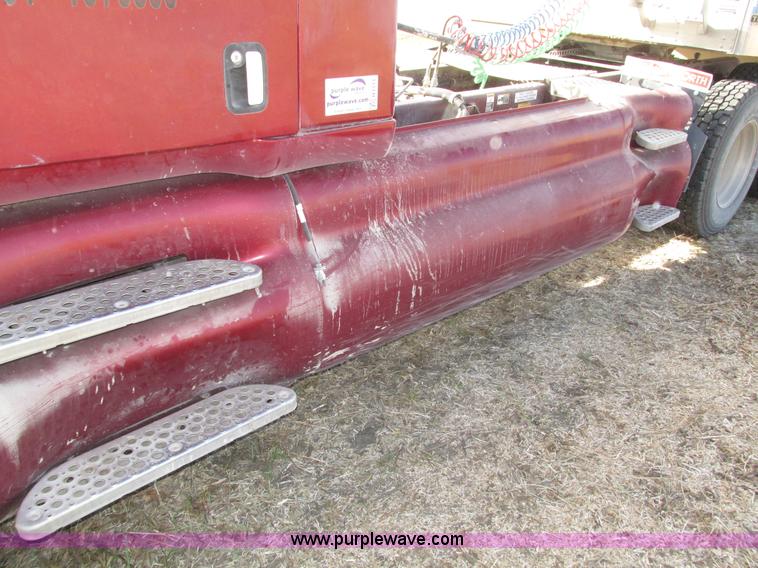 image for item H1111 1998 Kenworth T2000 semi truck