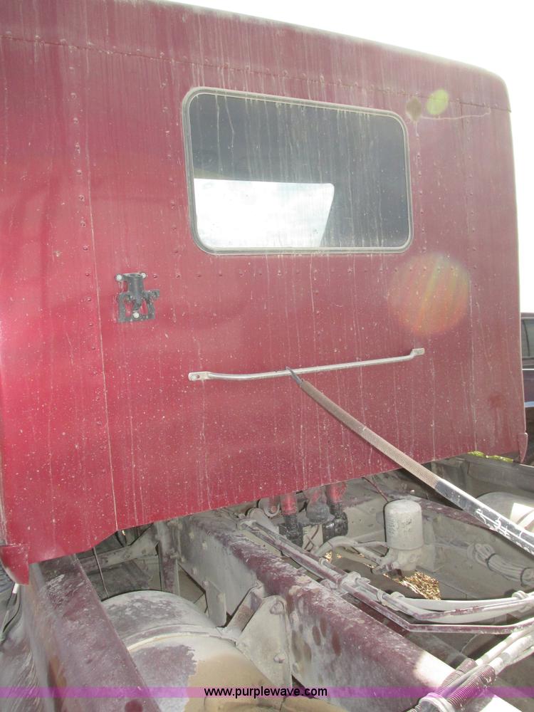 image for item H1111 1998 Kenworth T2000 semi truck