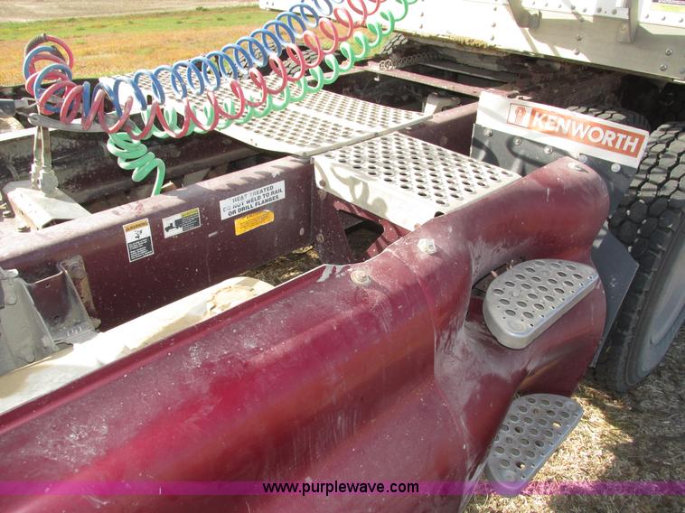 image for item H1111 1998 Kenworth T2000 semi truck