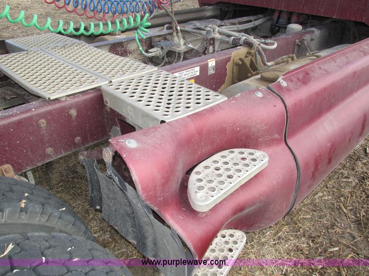 image for item H1111 1998 Kenworth T2000 semi truck