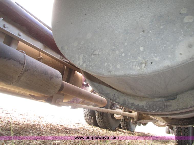 image for item H1111 1998 Kenworth T2000 semi truck