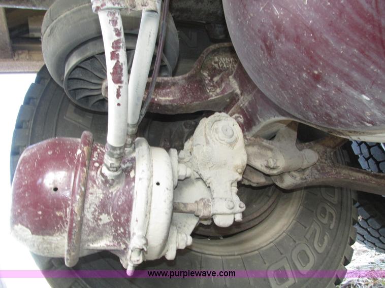 image for item H1111 1998 Kenworth T2000 semi truck