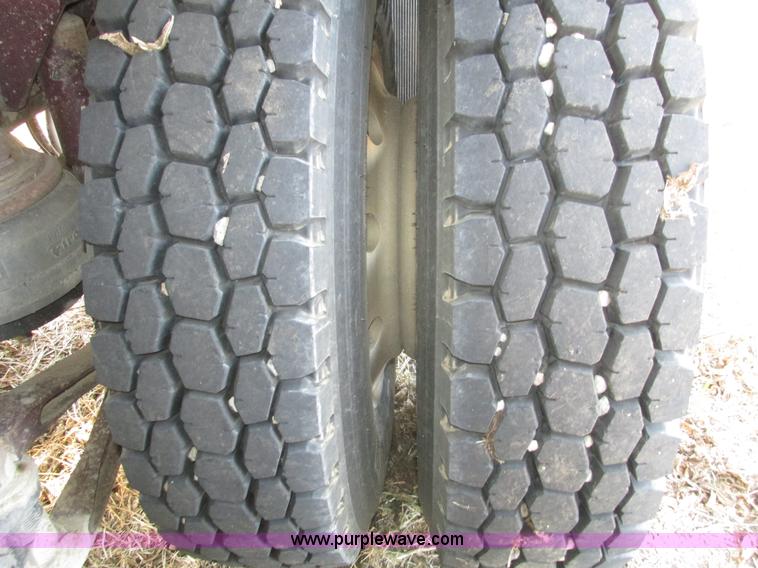 image for item H1111 1998 Kenworth T2000 semi truck