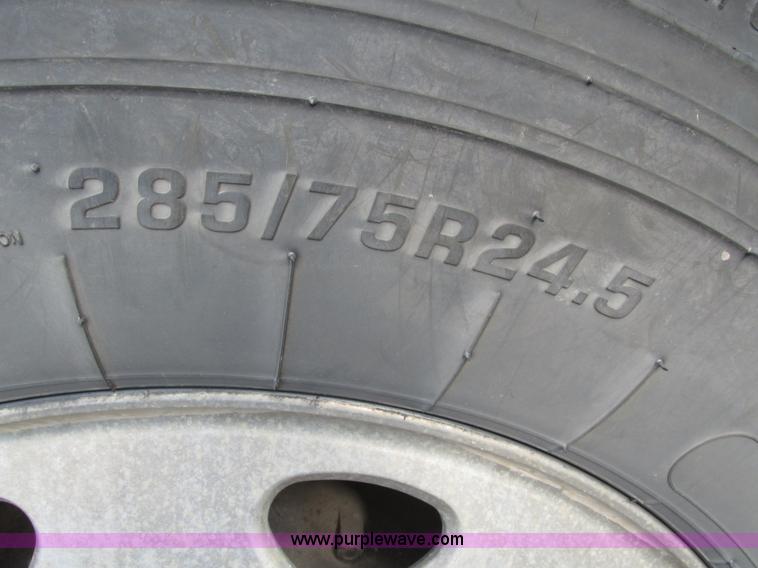 image for item H1111 1998 Kenworth T2000 semi truck