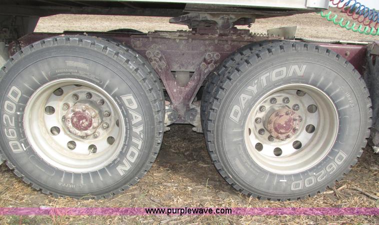 image for item H1111 1998 Kenworth T2000 semi truck