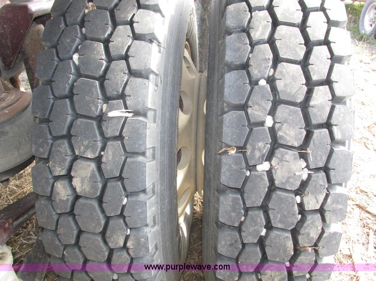 image for item H1111 1998 Kenworth T2000 semi truck