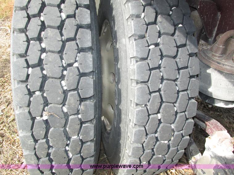 image for item H1111 1998 Kenworth T2000 semi truck