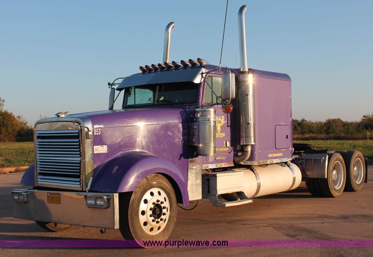 image for item H8080 1999 Freightliner FLD120 semi truck