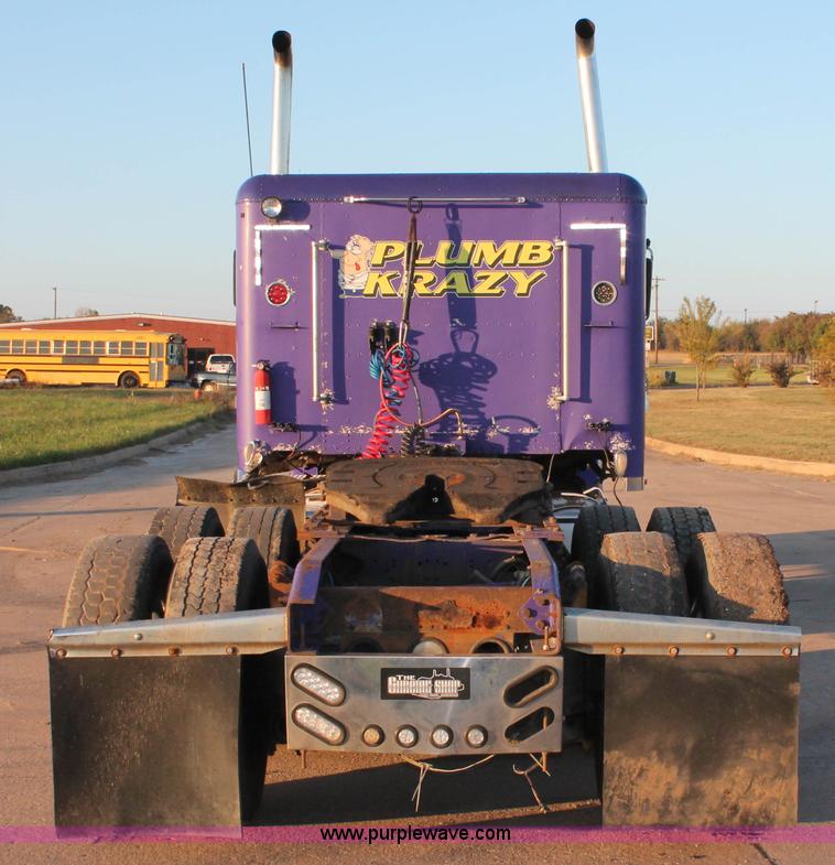 image for item H8080 1999 Freightliner FLD120 semi truck