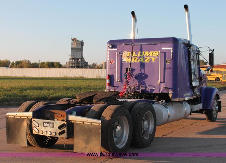 image for item H8080 1999 Freightliner FLD120 semi truck
