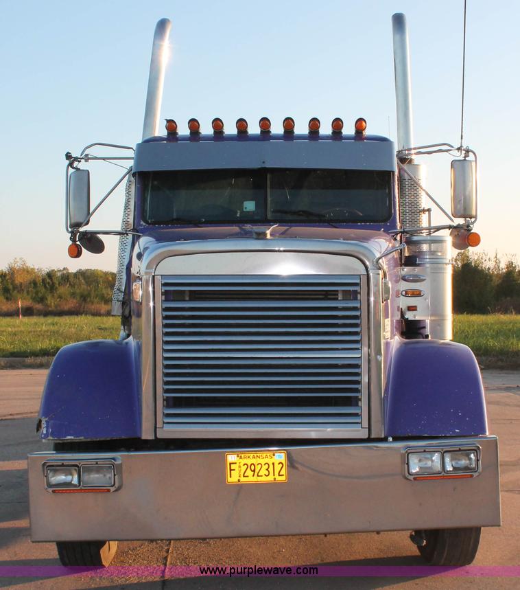 image for item H8080 1999 Freightliner FLD120 semi truck