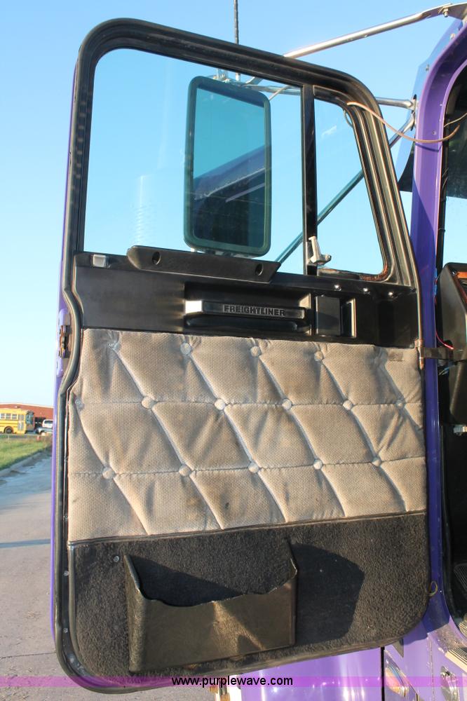 image for item H8080 1999 Freightliner FLD120 semi truck