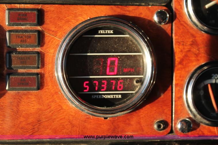 image for item H8080 1999 Freightliner FLD120 semi truck