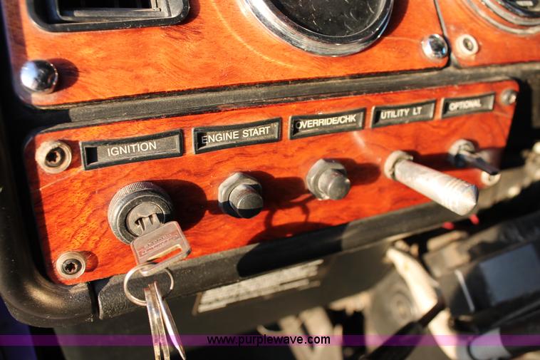 image for item H8080 1999 Freightliner FLD120 semi truck