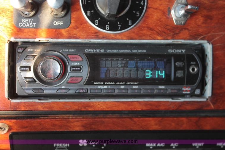 image for item H8080 1999 Freightliner FLD120 semi truck