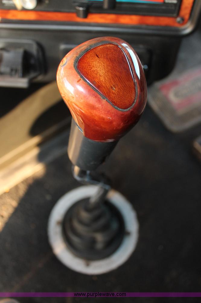 image for item H8080 1999 Freightliner FLD120 semi truck