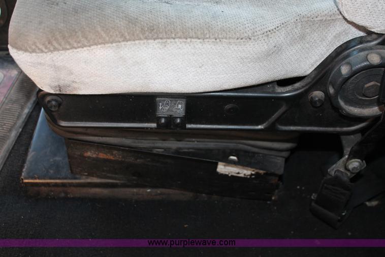 image for item H8080 1999 Freightliner FLD120 semi truck