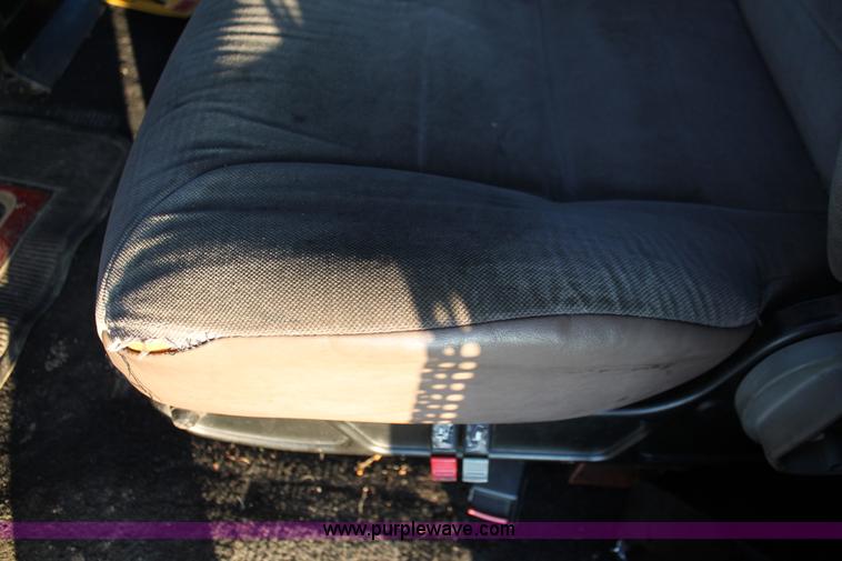 image for item H8080 1999 Freightliner FLD120 semi truck