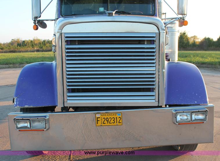 image for item H8080 1999 Freightliner FLD120 semi truck