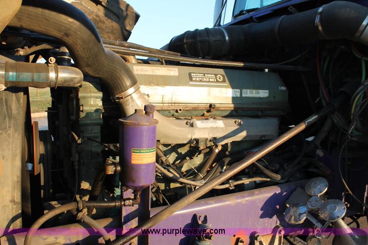 image for item H8080 1999 Freightliner FLD120 semi truck