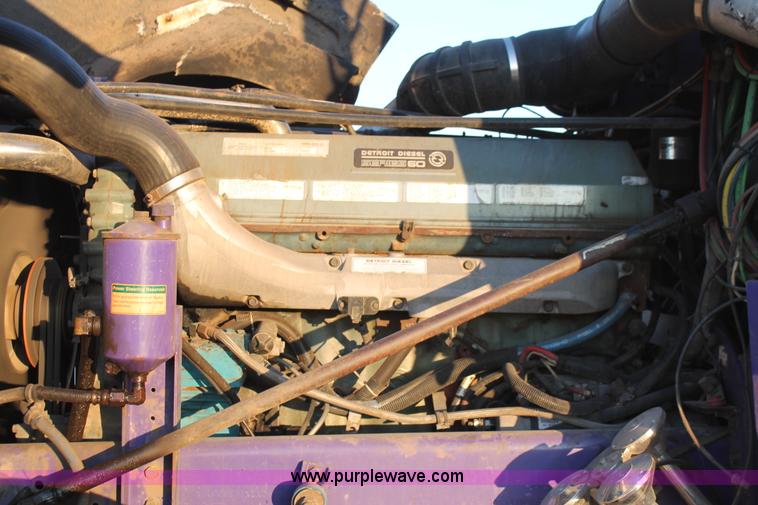 image for item H8080 1999 Freightliner FLD120 semi truck