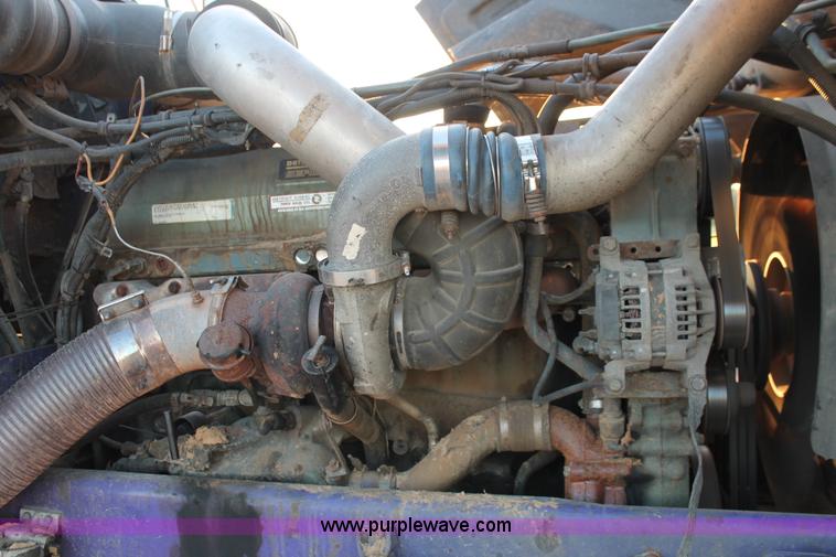 image for item H8080 1999 Freightliner FLD120 semi truck